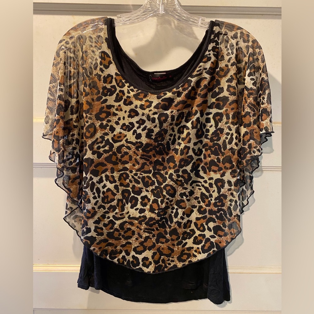 Annabelle Petites leopard print flutter top. Size MP.